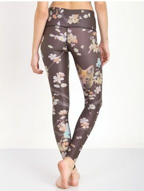 Teeki Wildflower Fox Hot Pant Yoga Legging, Size Medium